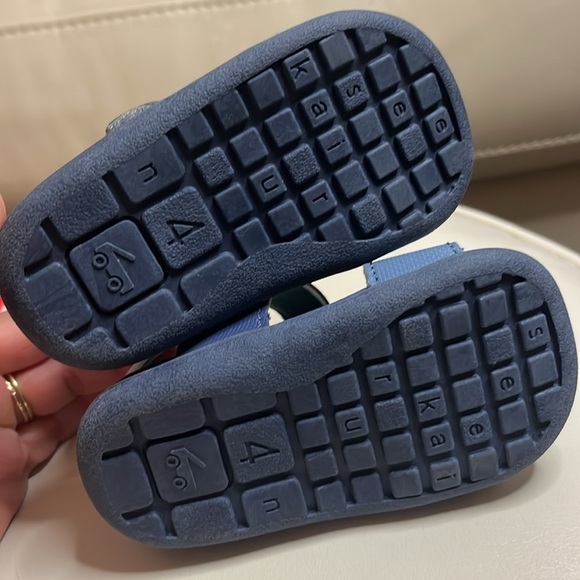 NWOT See Kai Run Basics Water-Friendly Blue Sandals Size 4 - Picture 10 of 10